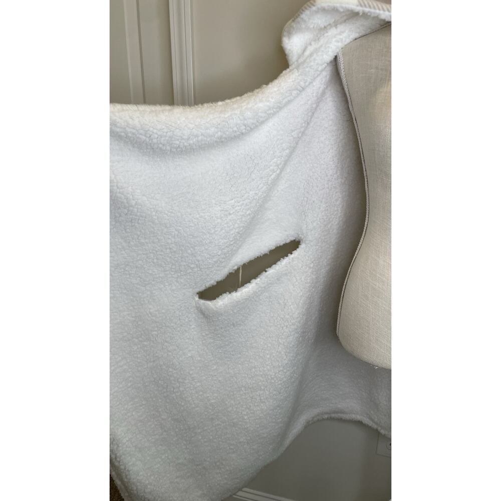 NWT $ 99.95 Soft Surroundings Taupe Plaid Wearable Throw Sherpa Poncho One Size - Picture 4 of 16